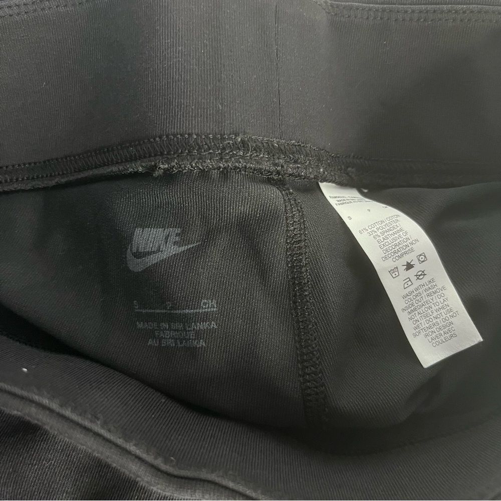 Nike animal print logo leggings in black - Picture 5 of 6